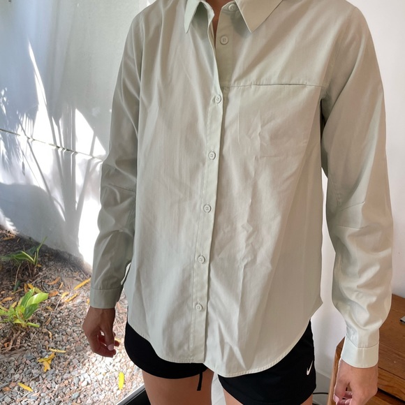 Lululemon stretch Oxford shirt in mint color - Picture 1 of 5